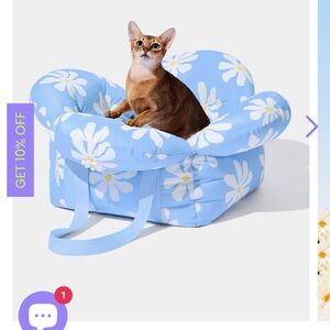 Daisy Dreams Blue Cat Bed